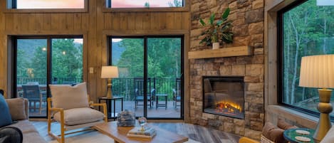 Smart TV, chimenea y videojuegos
