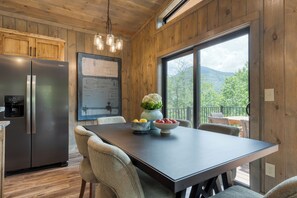 Dining - Do Good Holler by AvantStay | Newly Built Luxe Cabin | Hot Tub, Views, Game Room (Cosby)