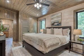 4 bedrooms, iron/ironing board, free WiFi, bed sheets - Do Good Holler by AvantStay | Newly Built Luxe Cabin | Hot Tub, Views, Game Room (Cosby)