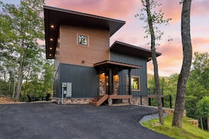 Exterior - Do Good Holler by AvantStay | Newly Built Luxe Cabin | Hot Tub, Views, Game Room (Cosby)