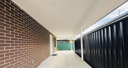 Brand-new home with central AC to stay in Sydney