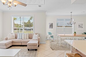 Smart TV, ping pong, stereo, offices