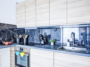 Réfrigérateur, micro-ondes, four, lave-vaisselle