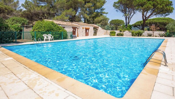 Pool - Font Mourier by Interhome (Cogolin)