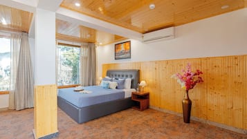 Cottage | Iron/ironing board, free WiFi