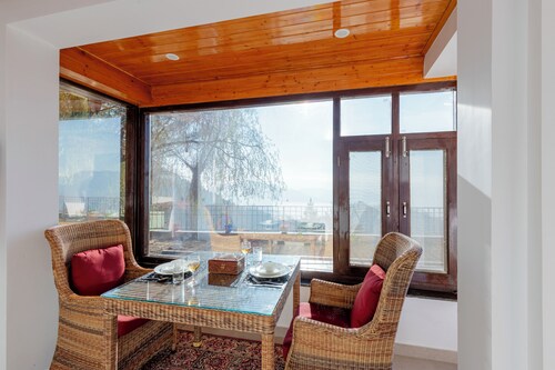 Lafu House Hearth Cabana  Hill views