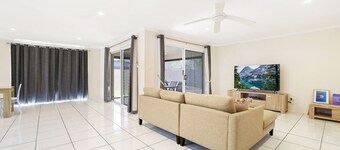 Bargara Haven
Welcome to your personal oasis: Coastal calm blends with style.