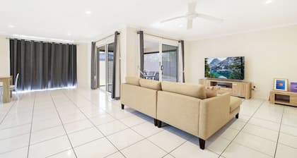 Bargara Haven
Welcome to your personal oasis: Coastal calm blends with style.