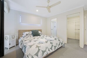 4 bedrooms, desk, iron/ironing board, travel cot