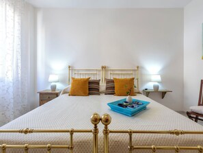 2 bedrooms, iron/ironing board