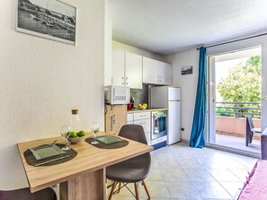 Fridge, microwave, oven, cookware/dishes/utensils