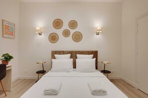2 bedrooms, iron/ironing board, bed sheets