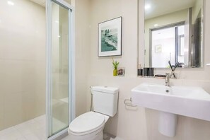 Bathroom - Central Pattaya Fully Equipped Condo Next to Beach (Pattaya)