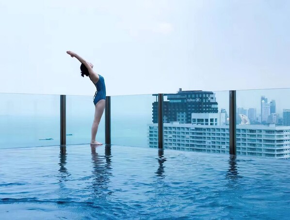 Pool - Central Pattaya Fully Equipped Condo Next to Beach (Pattaya)