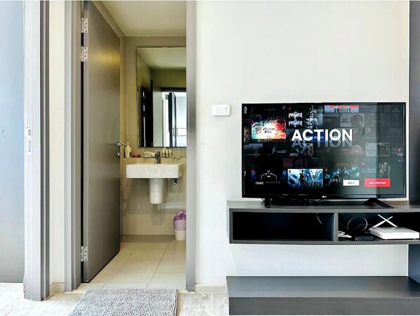 Condo, 1 Bedroom, Accessible, Smoking | Room amenity