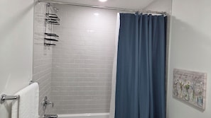 Shower, bidet, towels, soap - New Family Modern 2-Bedroom near Hospital, YMCA, Cineplex, Grocery Stores (Calgary)