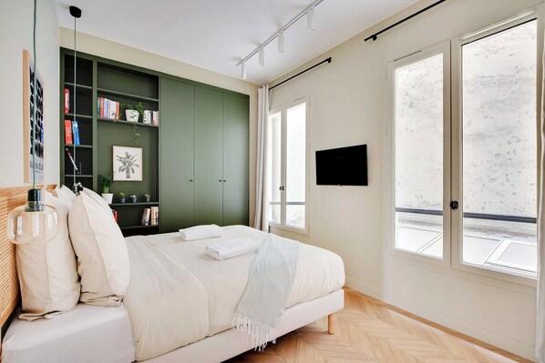 1 bedroom, desk, iron/ironing board, internet