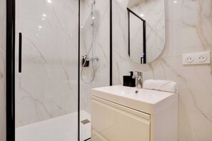 Hair dryer, towels