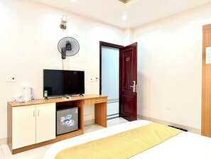 Quarto casal ou duplo luxo | Cofres nos quartos, escrivaninha, cortinas blackout