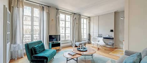 スマートテレビ、書斎 / ワークスペース