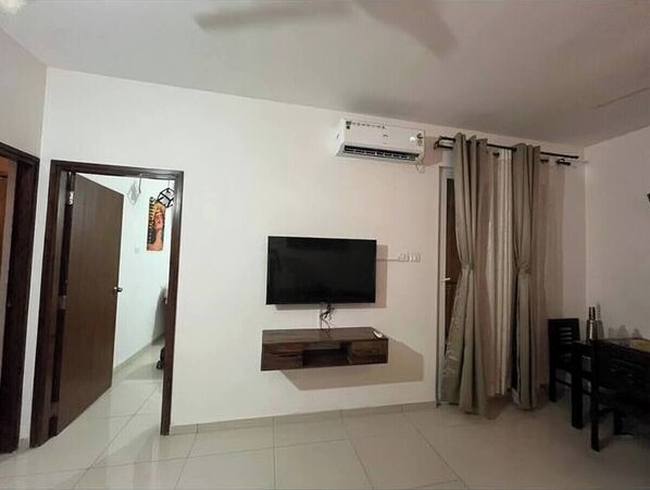 Interior - Cristelle's Heartwood Haven with Water Park Slides & Gym close to Jacinto Island (Dabolim)