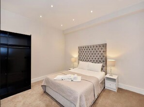 3 bedrooms, iron/ironing board, Internet, bed sheets - Modern 3 bedroom flat in South Kensington (London)