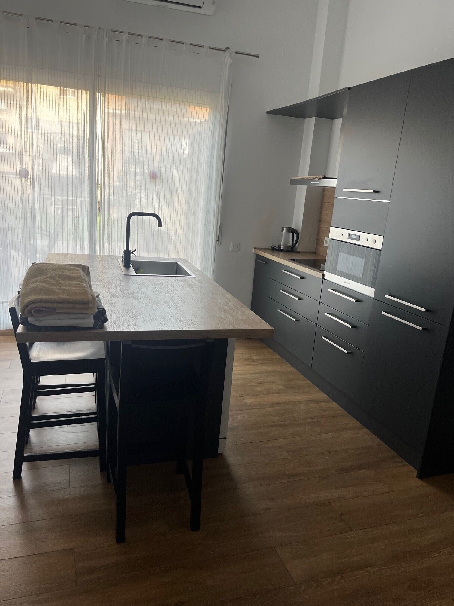 Mikrowelle, Herdplatte, Geschirrspüler