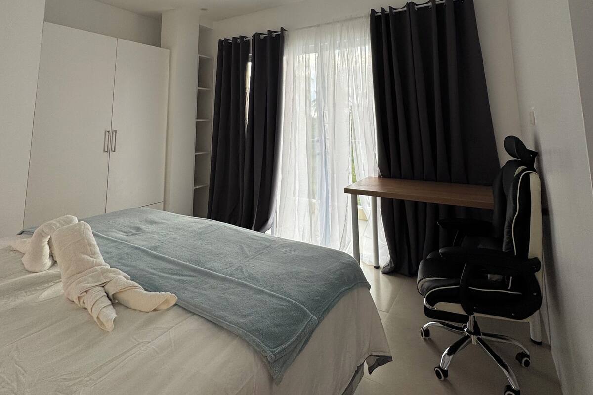 Comfort Double or Twin Room | Hypo-allergenic bedding, down comforters, desk, laptop workspace