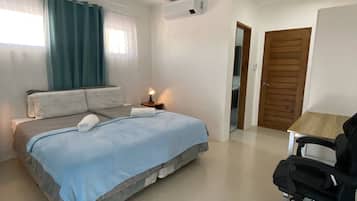 Comfort Double Room, 1 King Bed, Courtyard View | Hypo-allergenic bedding, down comforters, desk, laptop workspace