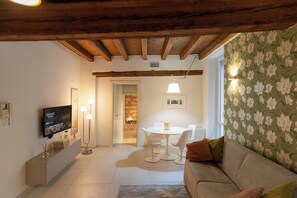 Superior Condo, Balcony, City View | Living area - Residenza Ponte Nuovo  (Verona)