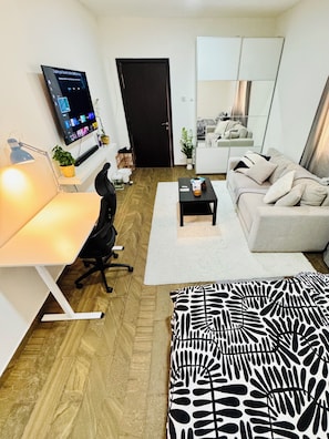 Iron/ironing board, WiFi, bed sheets