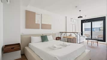 Tabla de planchar con plancha, wifi gratis, ropa de cama