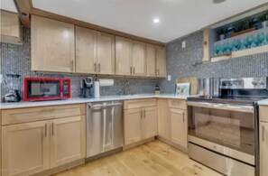 Mikroaaltouuni, uuni, liesi, astianpesukone