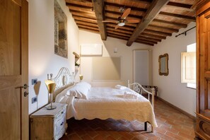 8 bedrooms, free WiFi, bed sheets