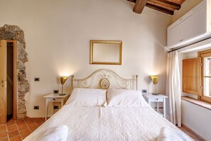 8 dormitoris, wifi gratuïta i roba de llit 