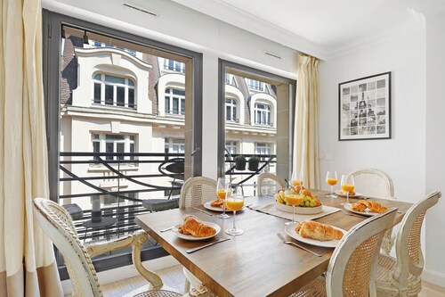 Elegant 2BR Flat by the Champs-Elysees