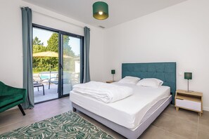 4 室のベッドルーム、アイロン / アイロン台、WiFi、ベッドシーツ