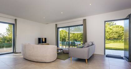 Merlote, holiday house with private pool