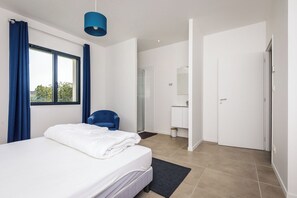 4 slaapkamers, een strijkplank/strijkijzer, wifi, beddengoed