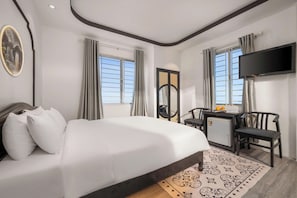 Minibar, laptop workspace, free WiFi, bed sheets