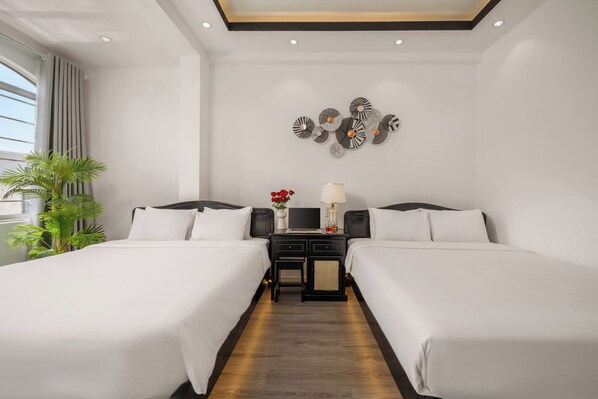 Executive Triple Room | Minibar, laptop workspace, free WiFi, bed sheets