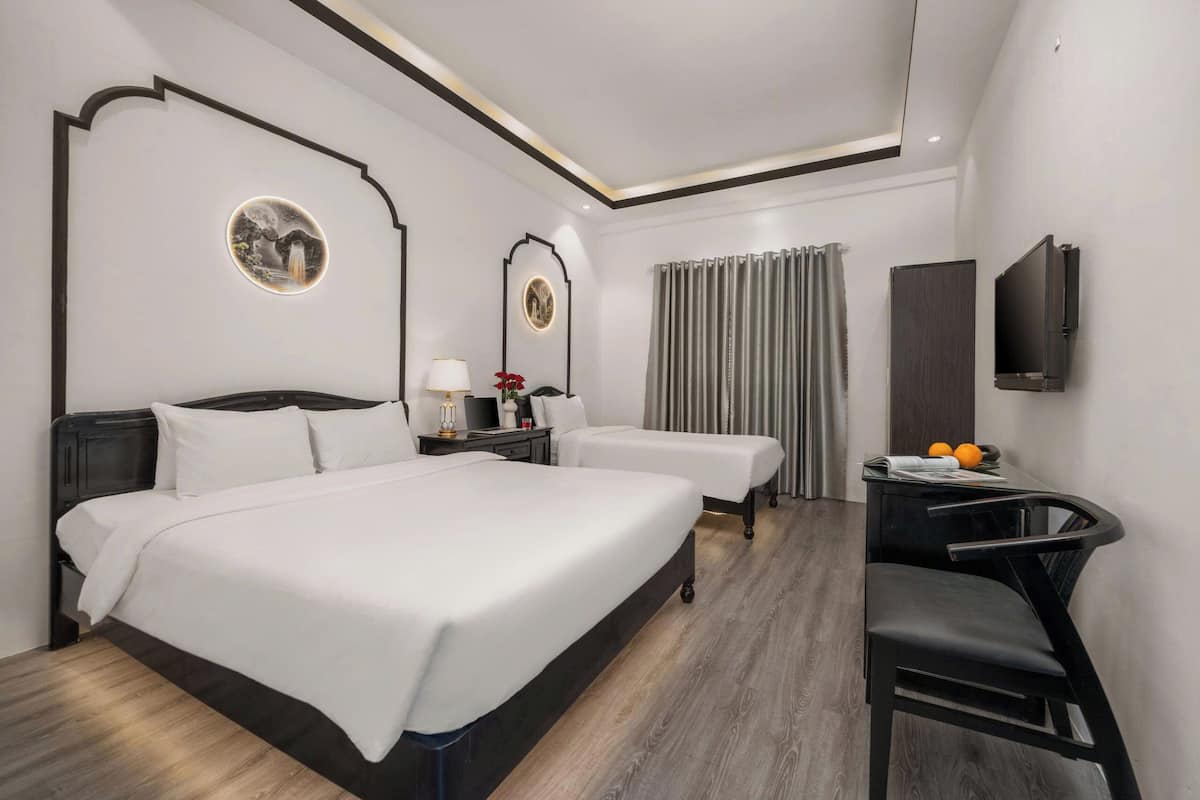 Minibar, laptop workspace, free WiFi, bed sheets