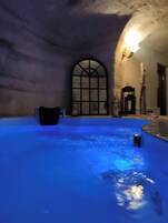 Minibar, escritorio, sistema de insonorización y wifi gratis