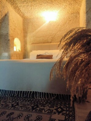 Minibar, escritorio, wifi gratis y ropa de cama