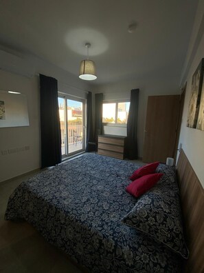 2 bedrooms, iron/ironing board, travel cot, free WiFi