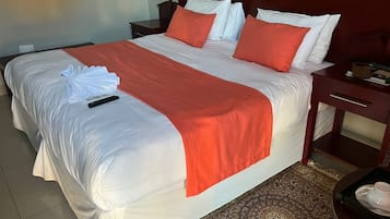 Een bureau, een laptopwerkplek, gratis wifi