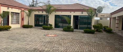 Fachada de la propiedad