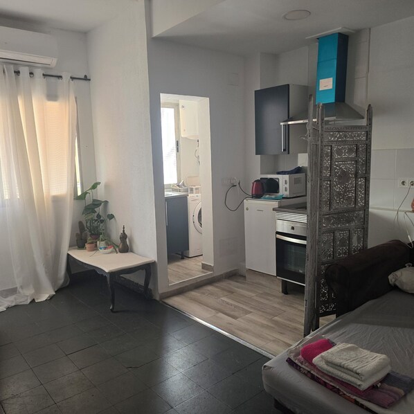 1 habitación, tabla de planchar con plancha, internet y ropa de cama 