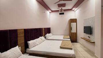 Estudio familiar | Caja de seguridad en la habitación y wifi gratis