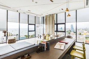 Interior - Sea View Room At Central Pattaya (Pattaya)